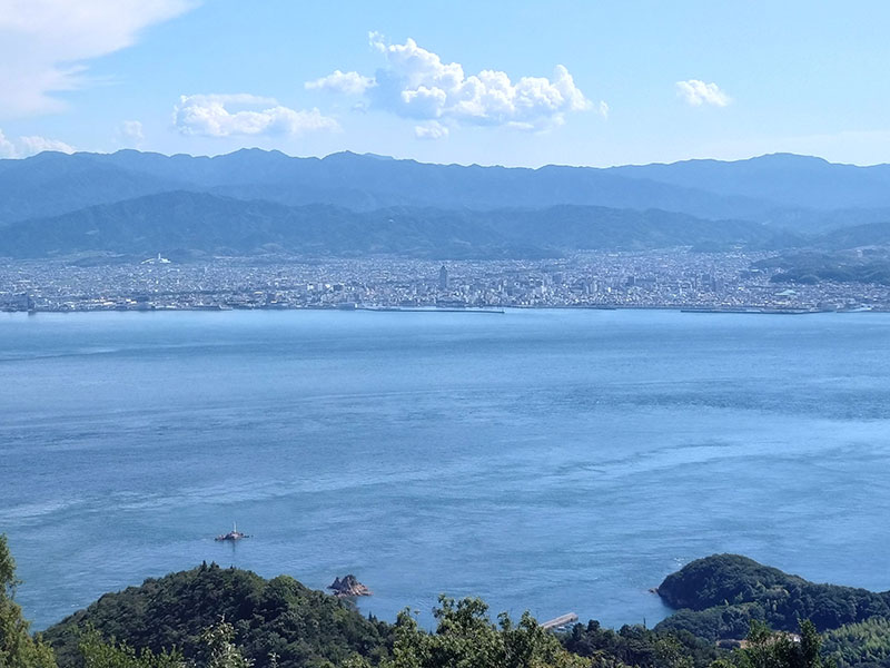 亀老山から市街地の眺望