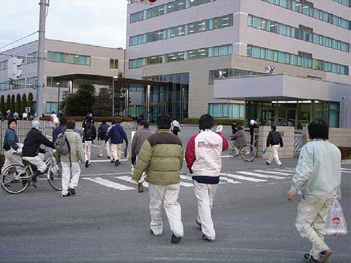 工場の朝のようす