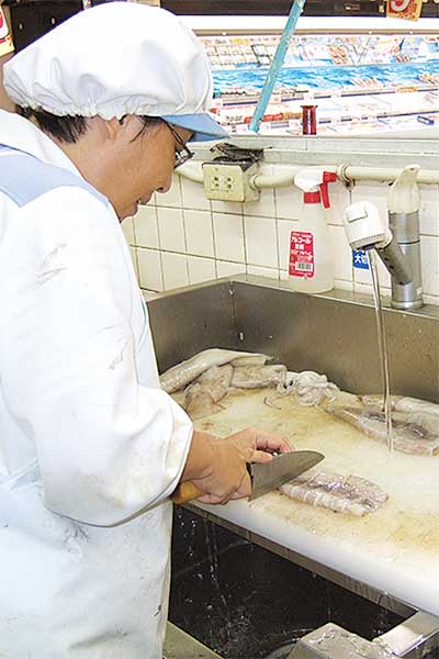 いかを切る人